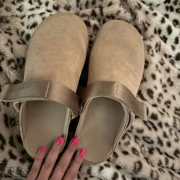 UGG Tan Slingback Slippers - Picture 3 of 9